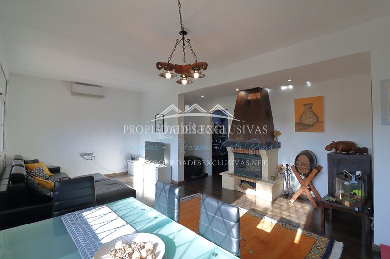 Foto ad52ea1d-7334-4263-93c8-99214419993f. Xalet amb xemeneia calefacció aparcament piscina a Cabrils