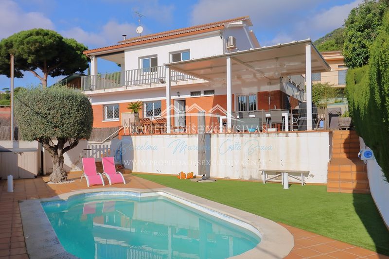 Foto d00c650f-7f0c-4ff1-8c44-8742dd8a8ce8. Xalet amb xemeneia calefacció aparcament piscina a Cabrils