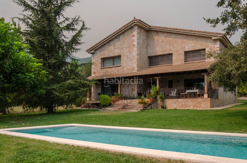 Foto 0df52a46-7ac6-428f-9665-745af311f948. Masia amb xemeneia piscina a Adrada (La)