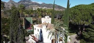 Masía en Urbanizaciones. Magnífica casa señorial con finca