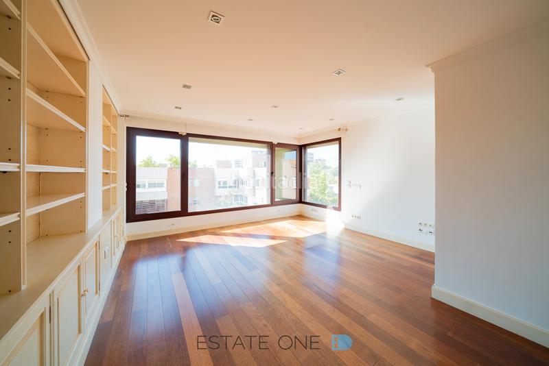 Foto 283c9eea-e9df-41b4-9a11-1de355169273. Affitto attico con riscaldamento parcheggio in Nueva España Madrid