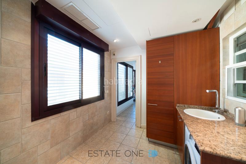 Foto 070ba6d0-e4ea-4beb-b91c-f49672a0309a. Alquiler ático impresionante ático-duplex en Nueva España Madrid