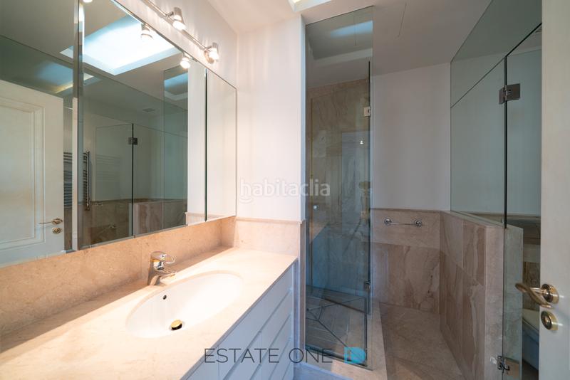 Foto 456a87cc-dcd8-4803-a858-9f2b92cce4e0. Alquiler ático impresionante ático-duplex en Nueva España Madrid