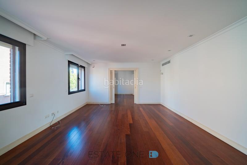 Foto bd6e2315-84bb-4735-9966-1d110e77627c. Alquiler ático impresionante ático-duplex en Nueva España Madrid