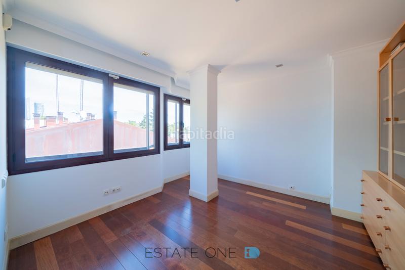 Foto 3b3fc987-8882-42fa-9021-ac88d2f4ed52. Rent penthouse with heating parking in Nueva España Madrid