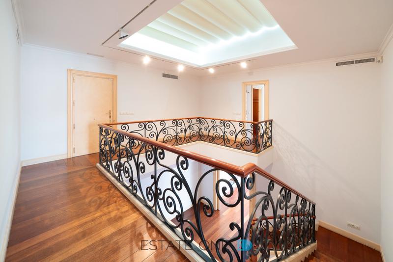 Foto 746e6e5a-d938-421c-a61d-1e2f3076c3fc. Rent penthouse with heating parking in Nueva España Madrid