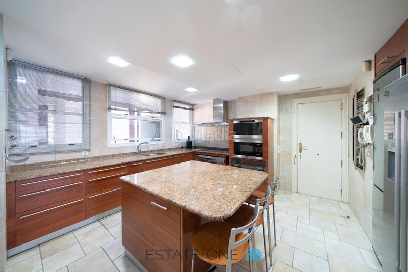 Foto 8cf914ff-6772-448f-8a38-e533f96b2ddf. Rent penthouse with heating parking in Nueva España Madrid