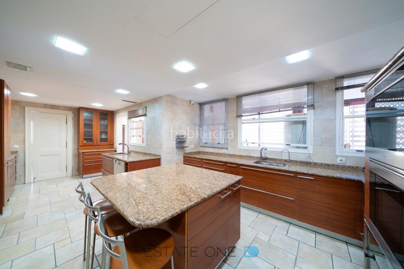 Foto bf1618c2-cb50-4da0-9c6a-905fa7585ae8. Rent penthouse with heating parking in Nueva España Madrid