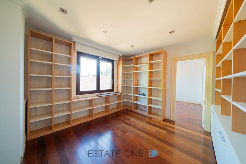 Foto e4f98218-b6ce-47ee-b928-3b5b74649830. Rent penthouse with heating parking in Nueva España Madrid