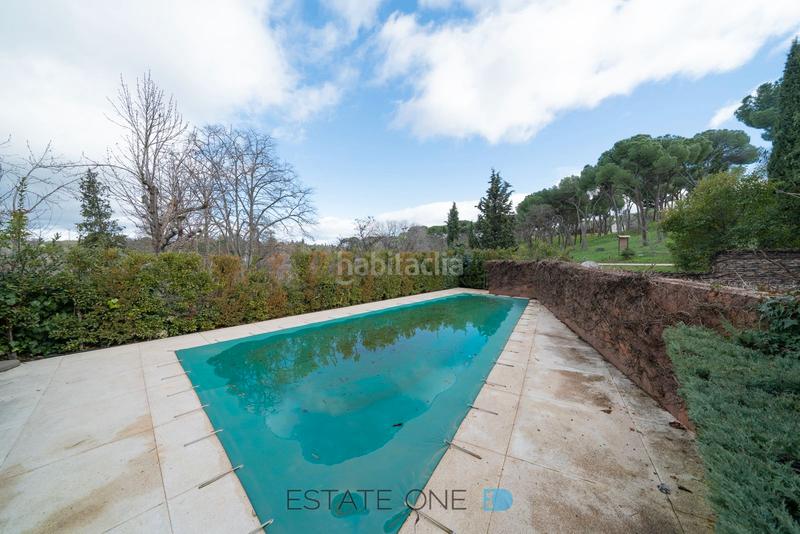 Foto 3769a67c-b3d9-4c5f-a88b-18e5e7a2341c. Xalet amb xemeneia calefacció aparcament piscina a Villaviciosa de Odón