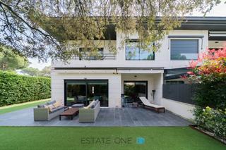 Casa aparellada  Carretera boadilla. Oportunidad chalet impecable!!