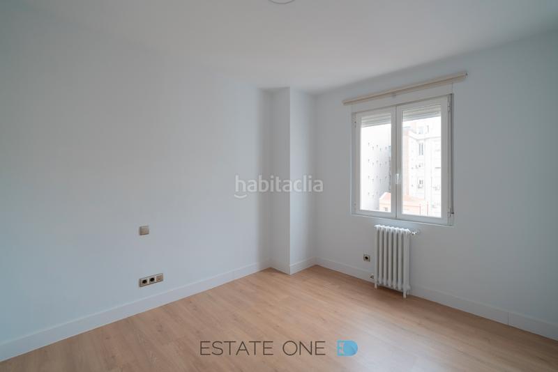 Foto 18faf7c7-d05d-4618-ab33-1eecc267bcae. Miete etagenwohnung mit heizung in Recoletos Madrid