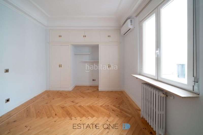 Foto ec182ec6-12d6-45f3-8803-e0968184f160. Alquiler piso en Recoletos Madrid