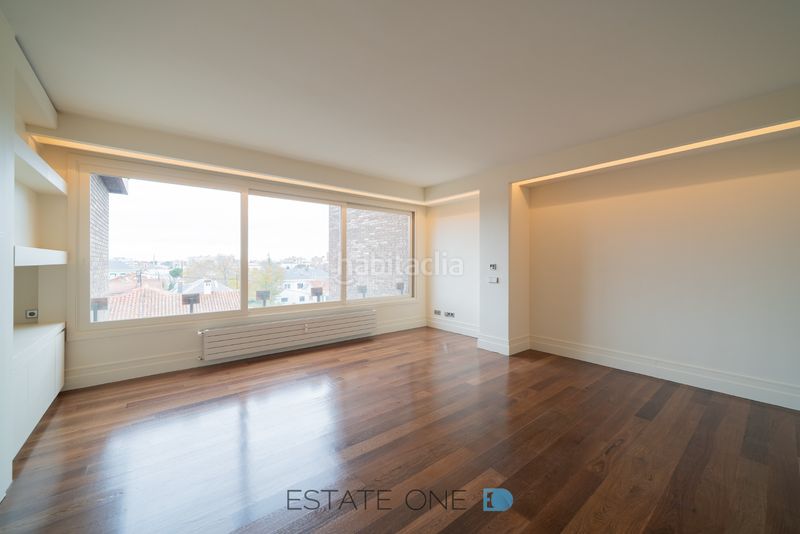 Foto 01d6e7f7-6cf4-4a0c-9726-3fb0aab3a69b. Location duplex avec cheminée chauffage piscine dans Madrid