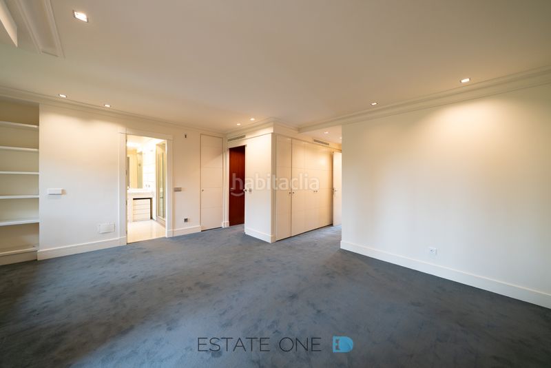 Foto b4bcb520-5aed-462e-9675-095b50838e43. Location duplex avec cheminée chauffage piscine dans Madrid