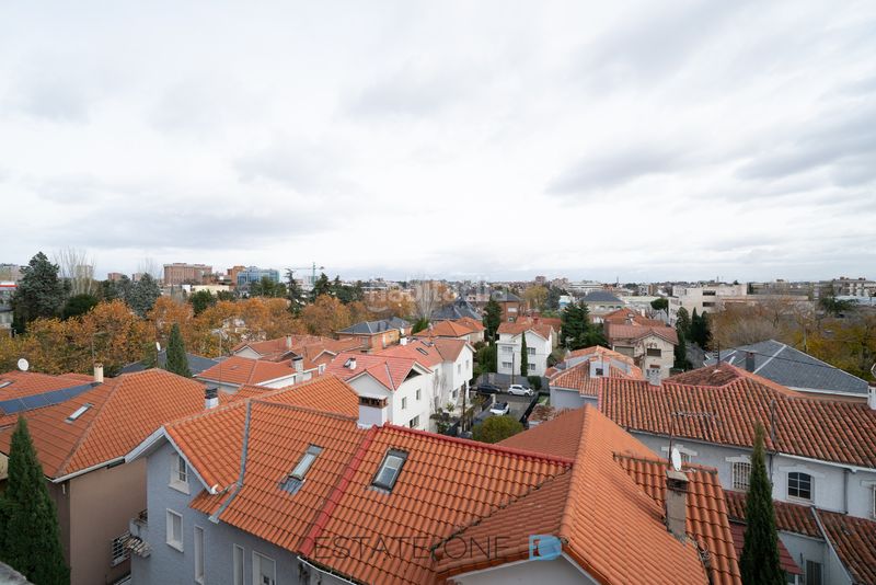 Foto f87b4dc5-ab8e-4e2d-babc-bee3d9c40383. Location duplex avec cheminée chauffage piscine dans Madrid