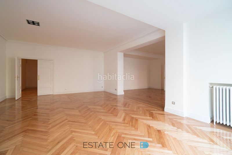 Foto f7ea7d30-cb5f-4643-bedb-793304ce225a. Lloguer pis amb calefacció aparcament a Almagro Madrid