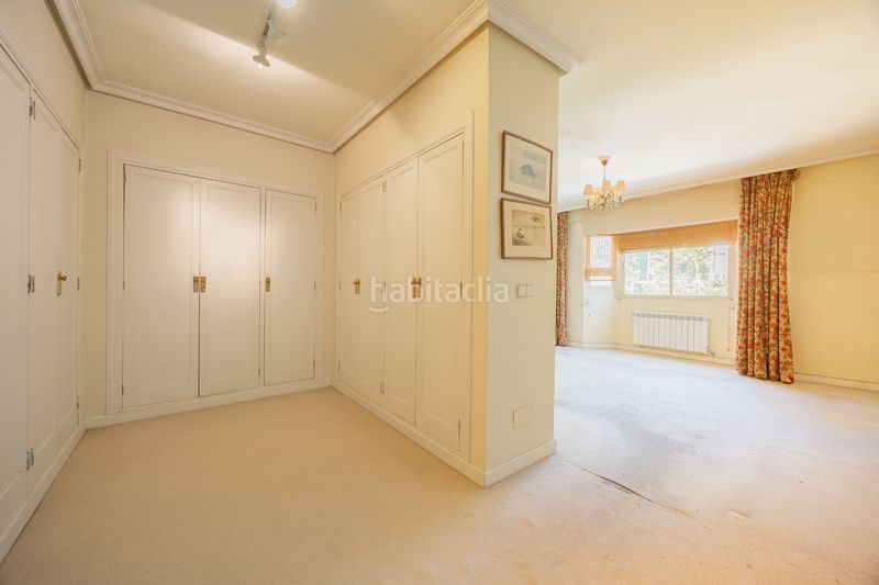 Foto 24cf6984-c0f3-4c49-9269-16f63c37cbcd. Xalet amb xemeneia calefacció aparcament piscina a Madrid