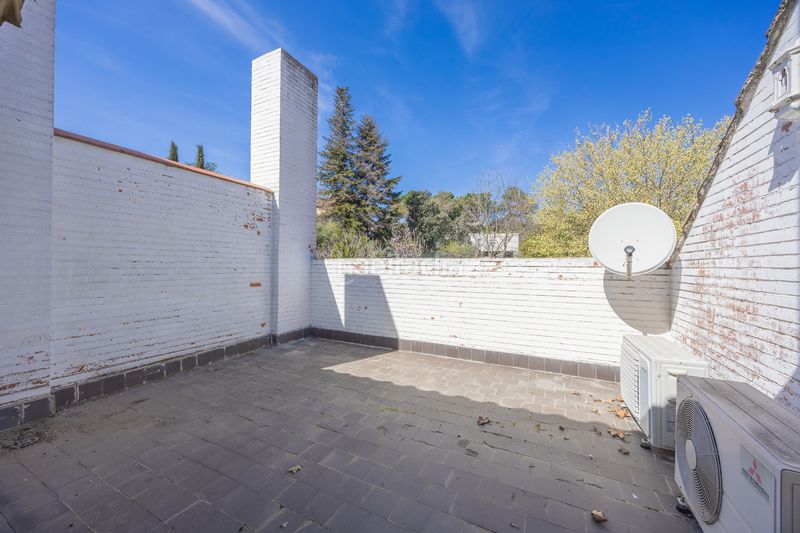 Foto d8f36c1b-d450-4369-aa21-65326127da0c. Xalet amb xemeneia calefacció aparcament piscina a Madrid