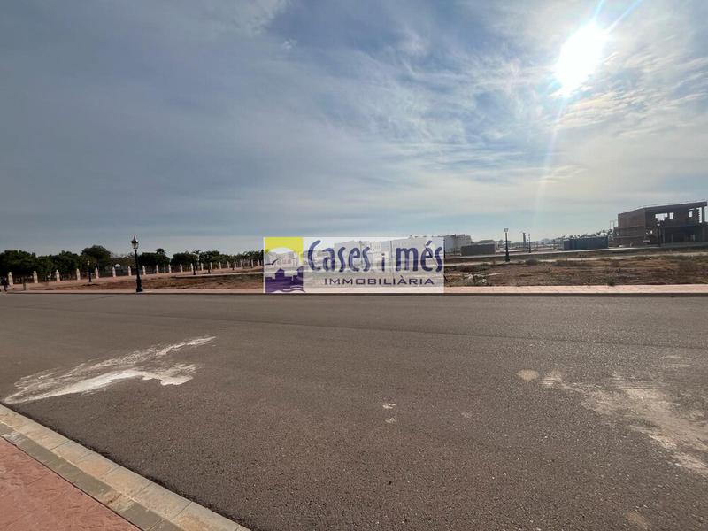 Foto e0c0cdbc-0cf4-4fb1-87df-c3a31fec5b23. Terreny residencial a Rafelbunyol