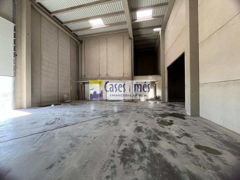 Foto 394051a2-0572-4607-a550-da0a7dc4af0a. Nau industrial a Museros