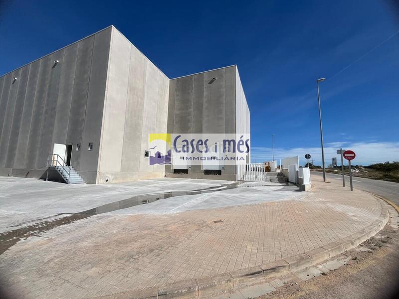 Foto a9df5916-ded5-434b-bb9a-4b3750e69b9c. Nau industrial a Museros