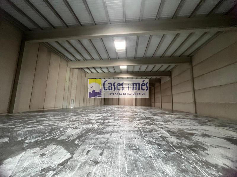 Foto ab8c4fea-a68f-4e23-b2f5-597440a208e4. Nau industrial a Museros