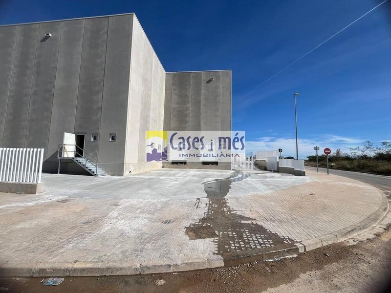 Foto f062cfcb-bf21-43d2-ba80-6836a873e0bd. Nau industrial a Museros