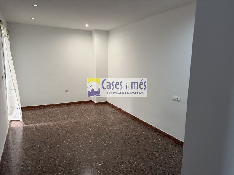 Foto b9b8e458-c358-4455-b239-d3a92a0d4453. Pis a Ausias March Alboraya