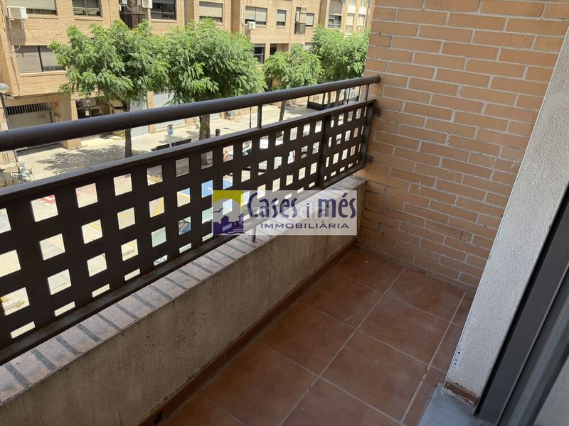 Foto c8a4a471-ac73-4fe8-b4e3-2c8c1c2a63af. Pis a Ausias March Alboraya