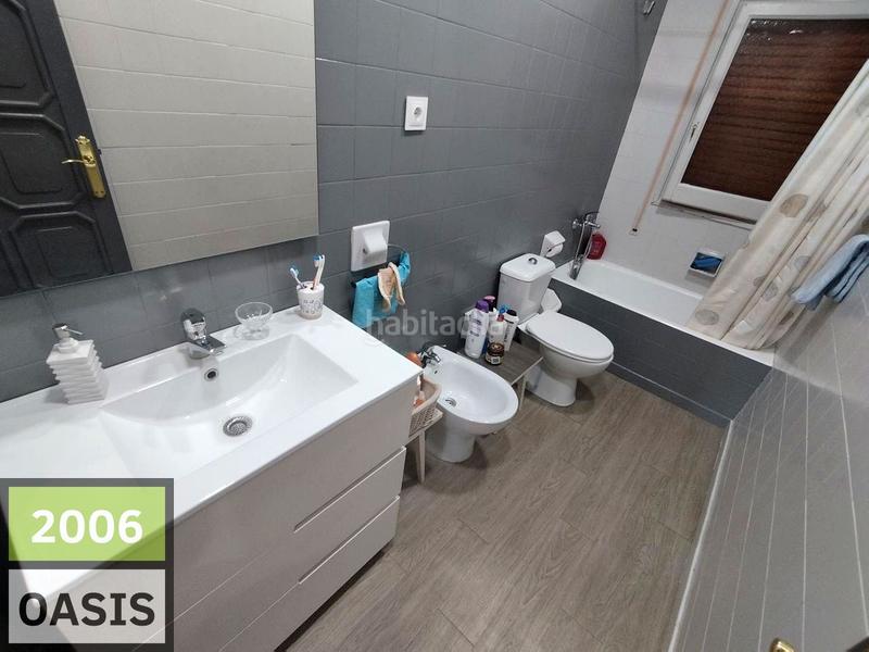 Foto af60ac7c-256c-48c3-a83a-bb07a928a70e. Casa chalet individual en pleno centro de miami playa en Miami Platja