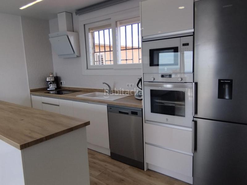 Foto 413ab3dd-3c30-410b-be56-4160f493a5c7. Ático atico primera linea con licencia turística en miami playa en Miami Platja