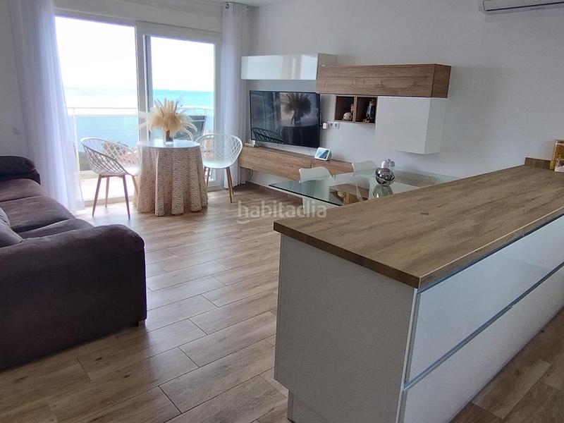 Foto a55186cd-94d1-4c5f-ab10-65910788d4b7. Ático atico primera linea con licencia turística en miami playa en Miami Platja