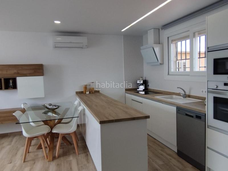 Foto f53ba7d2-2460-459f-a01b-475b799913f5. Ático atico primera linea con licencia turística en miami playa en Miami Platja
