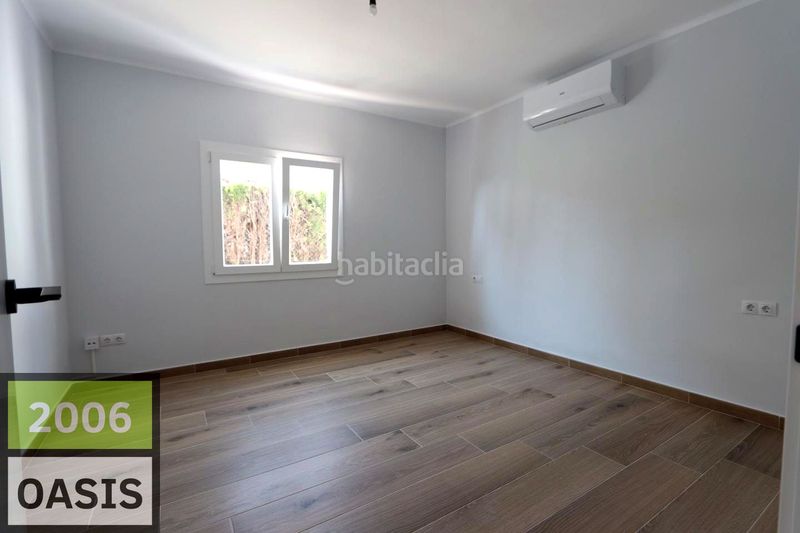 Foto 32ca4c08-8866-409a-90f4-08b915feb3d7. Casa amb aparcament a Centre Miami Platja