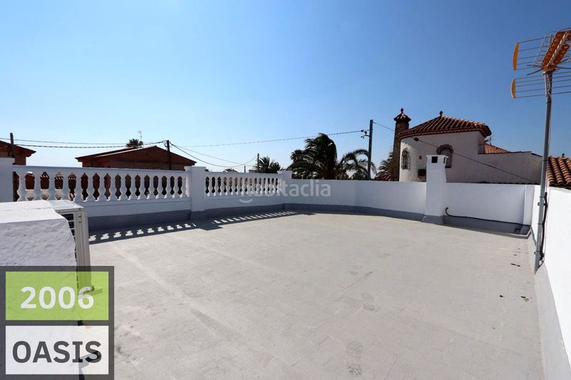 Foto 552f7040-c574-422b-bdf2-405fc88328ae. Casa amb aparcament a Centre Miami Platja