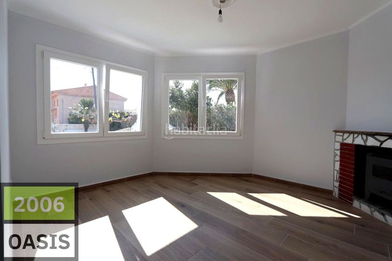 Foto 95670460-d6e6-4d8f-9bf6-73e538c9ccde. Casa amb aparcament a Centre Miami Platja