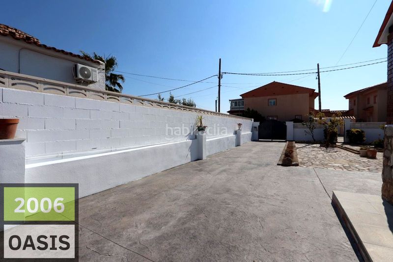 Foto a70d421f-f88c-4830-9869-5645f7af460f. Casa amb aparcament a Centre Miami Platja