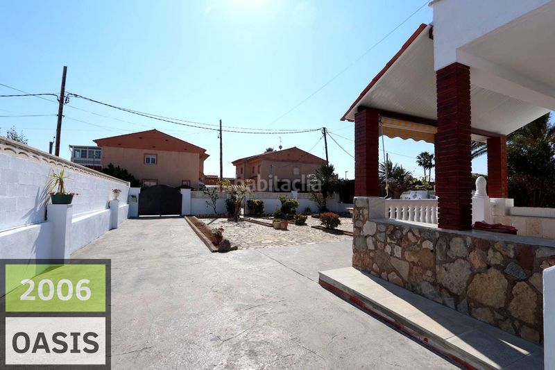 Foto b92a4398-78f2-4b65-acb1-c42eaecf4205. Casa amb aparcament a Centre Miami Platja