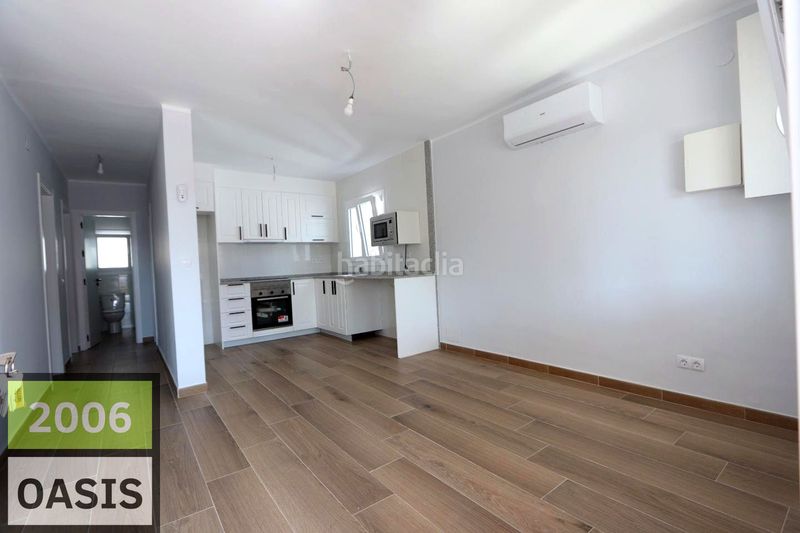 Foto c38e7291-8653-4f55-9bdf-72f96ab76923. Casa amb aparcament a Centre Miami Platja