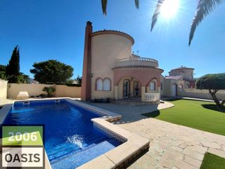 Casa in Les Tres Cales. Chalet individual con licencia turística en tres calas