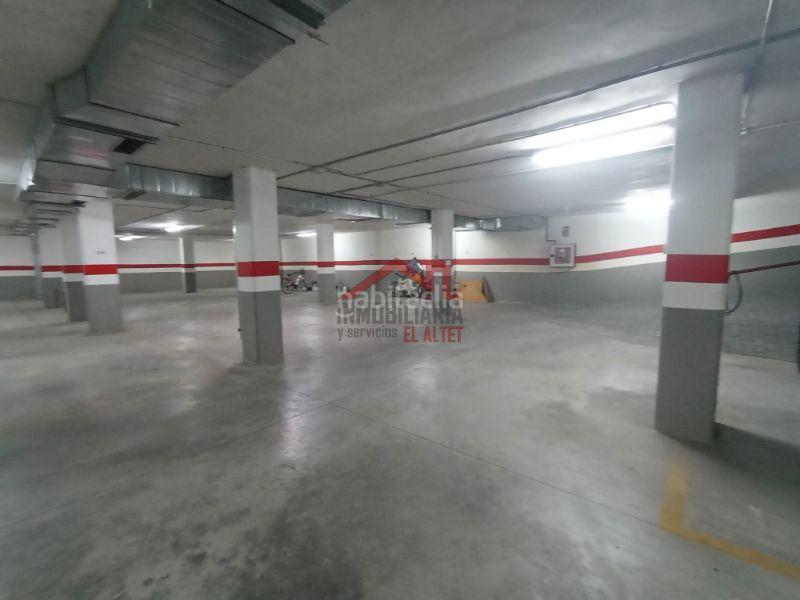 Foto 04280ec5-7710-413a-a0fe-3e3c82956791. Alquiler parking coche en carrer armada espa?ola 33 en Elche / Elx