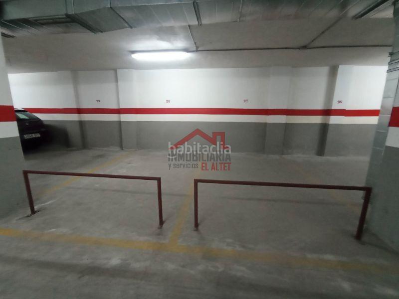Foto 2166388c-6ddb-4170-93c1-51800d0f5393. Alquiler parking coche en carrer armada espa?ola 33 en Elche / Elx