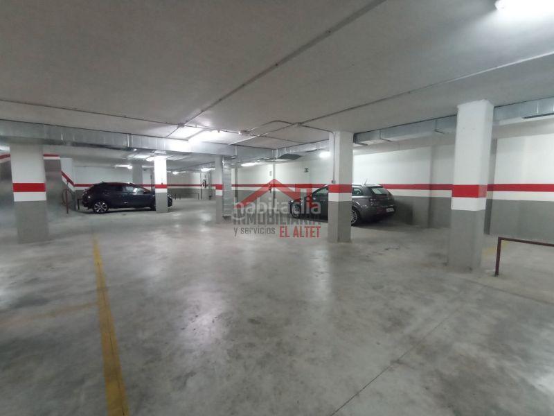 Foto 42da6af3-d28a-4ad9-b816-07a70efc3080. Alquiler parking coche en carrer armada espa?ola 33 en Elche / Elx