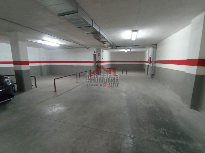 Foto c1b5a0f2-b799-43e9-b5f0-cb0f54ee7ab9. Alquiler parking coche en carrer armada espa?ola 33 en Elche / Elx