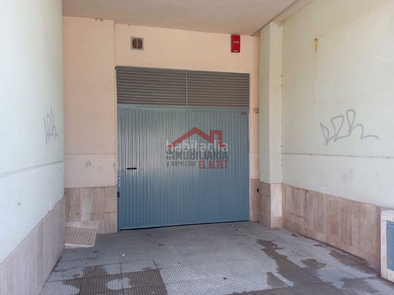 Foto e9a39a47-ccf4-4683-a2e4-6e0c74bb3a1e. Alquiler parking coche en carrer armada espa?ola 33 en Elche / Elx