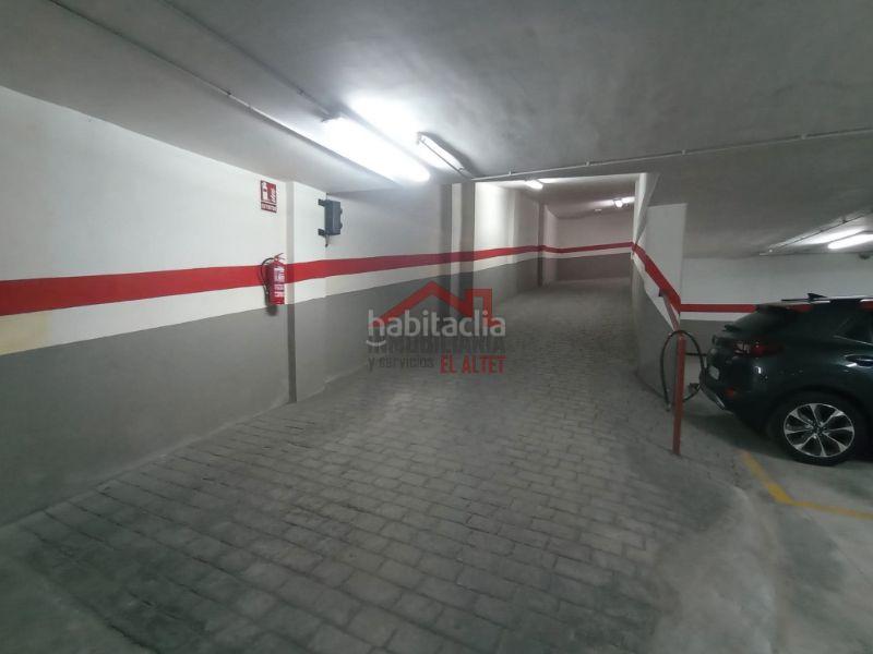Foto ec3cf233-186e-44d5-84cb-54068b15864a. Alquiler parking coche en carrer armada espa?ola 33 en Elche / Elx