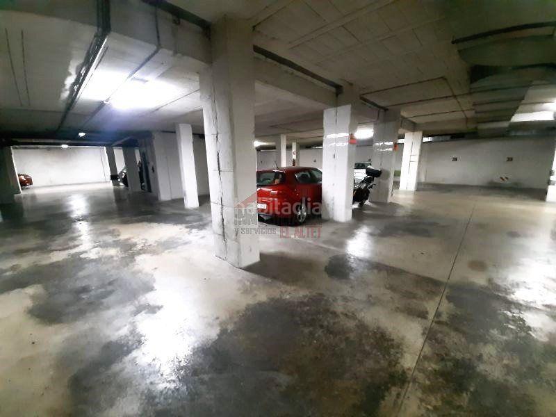 Foto f0954306-0a52-4652-b61d-5da5f6efdf82. Parking coche en carrer joaquín grau garcía 4 en Ciutat Esportiva Elche / Elx