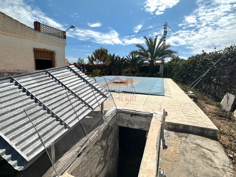 Foto 4ac0eb9d-9bd4-4b2c-85f1-0e9c9378b130. Xalet amb xemeneia calefacció aparcament piscina a Elche / Elx