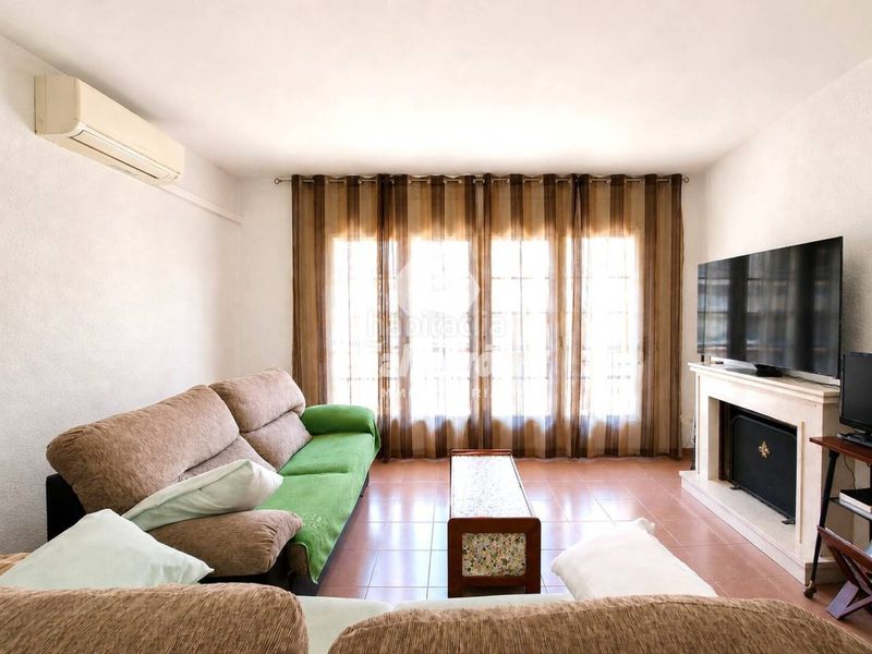 Foto 4a026fa8-f4eb-4534-b99e-7f0cd698d55d. Casa amb aparcament a Palafolls